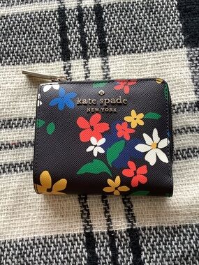 Kate spade Staci medium wallet black & vibrant floral